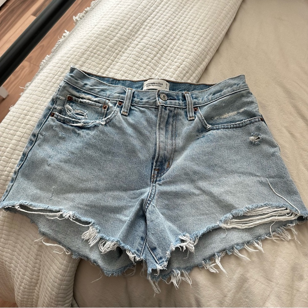 Abercrombie & Fitch denim shorts ✨